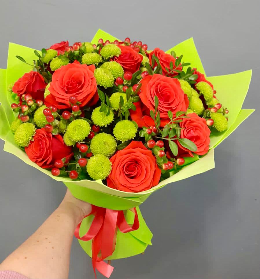 Букет цветов из: Хризантемы и Розы в Посёлок Комбината Стройматериалов-1