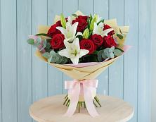 Букет цветов из:  Лилии и Розы в Посёлок Комбината Стройматериалов-1