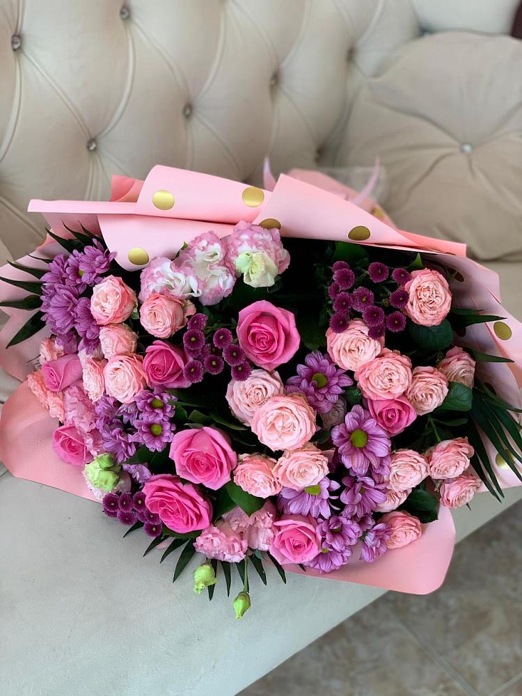 Букет цветов из: Хризантемы, Розы и Лизиантусы в Посёлок Комбината Стройматериалов-1