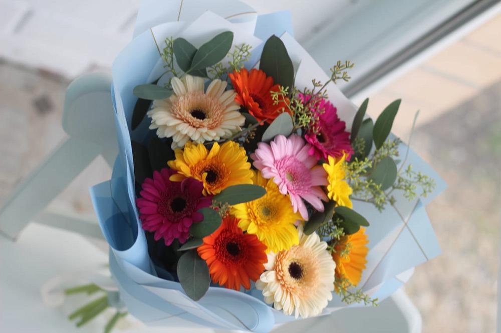 Букет цветов из: Герберы в Посёлок Комбината Стройматериалов-1