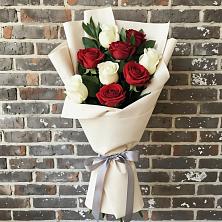 Букет цветов из:  Розы в Посёлок Комбината Стройматериалов-1