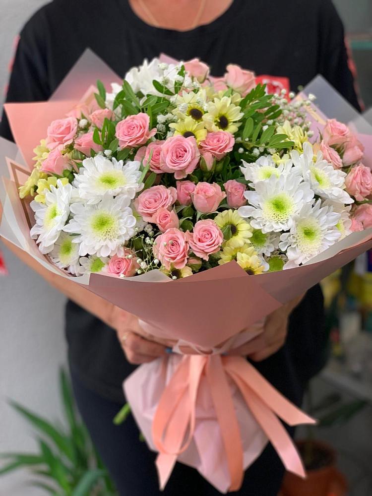 Букет цветов из: Розы и Хризантемы в Посёлок Комбината Стройматериалов-1