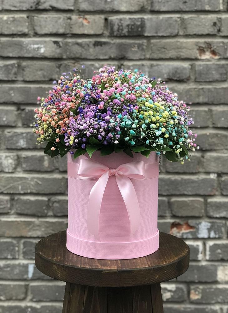 Цветочная композиция из Гипсофила и Розы в шляпной коробке в Посёлок Комбината Стройматериалов-1