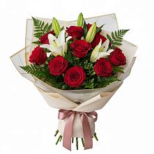 Букет цветов из:  Лилии и Розы в Посёлок Комбината Стройматериалов-1