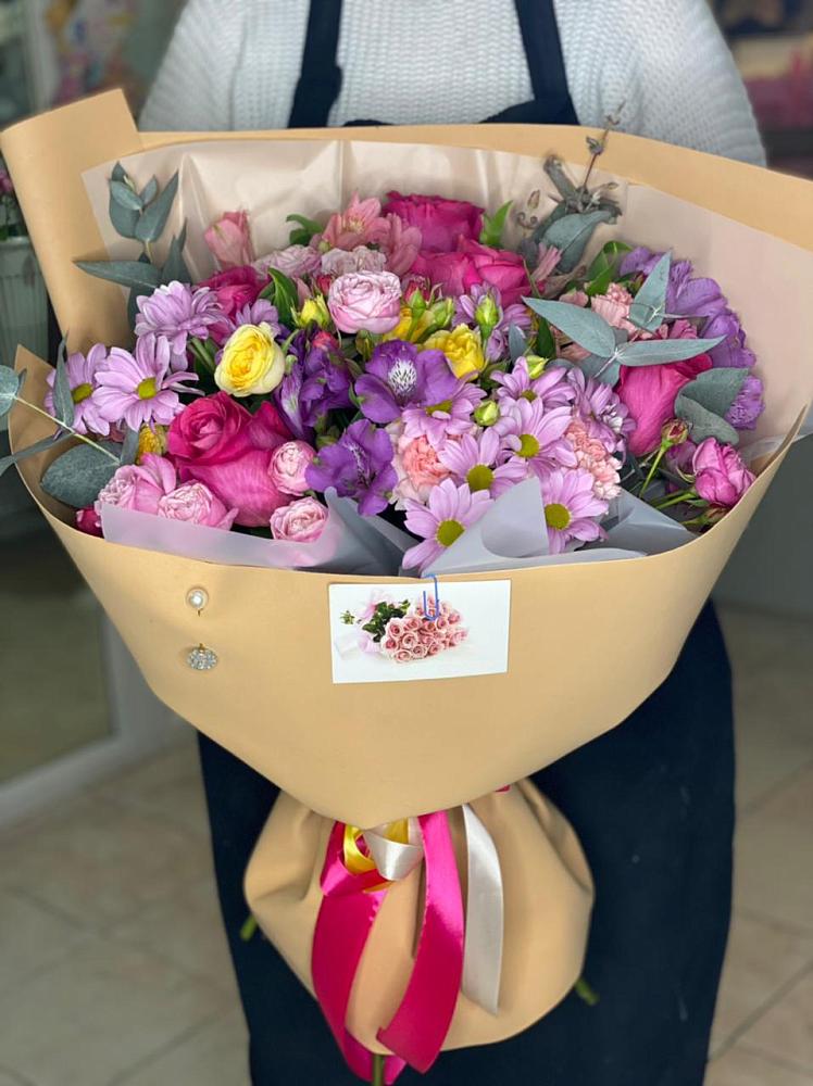 Букет цветов из: Хризантемы, Гвоздики и Альстромерии в Посёлок Комбината Стройматериалов-1