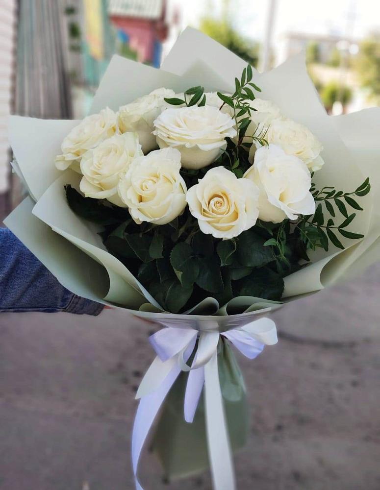 Букет Белые розы Проуд в Посёлок Комбината Стройматериалов-1