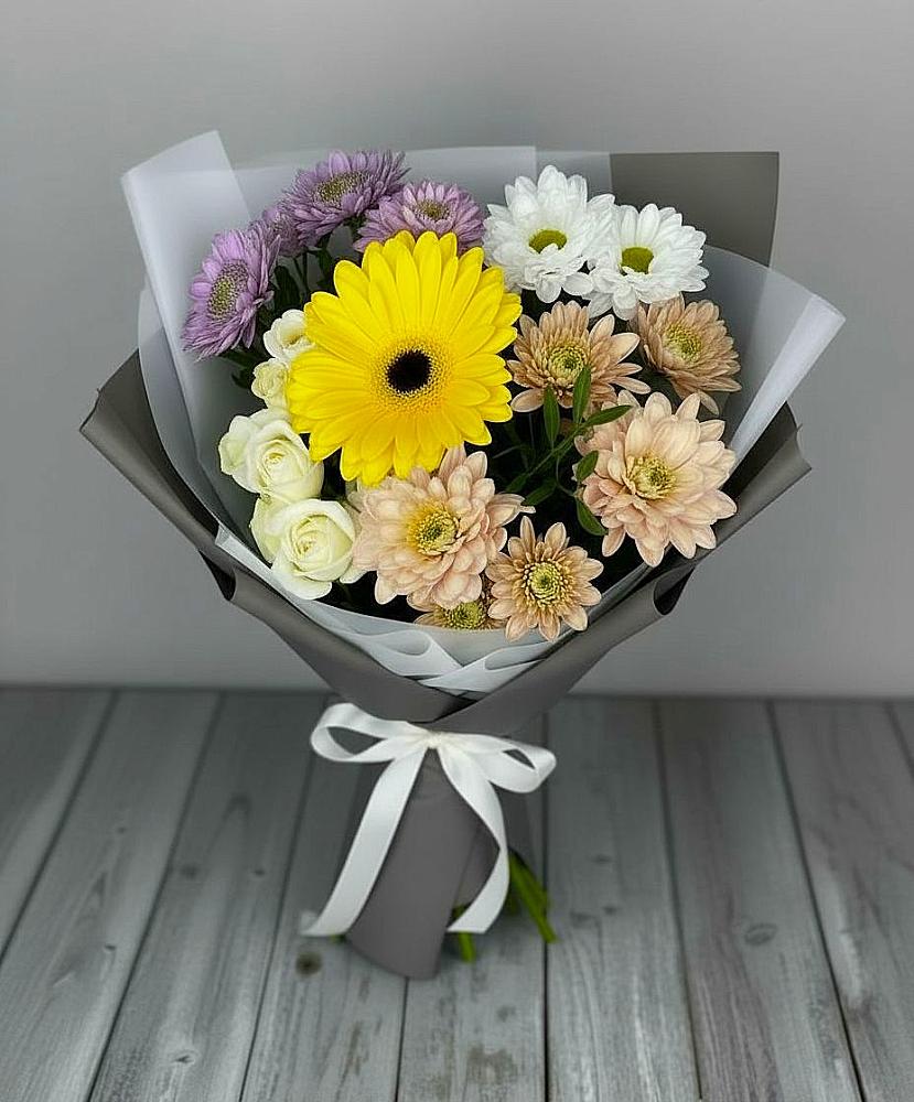 Букет цветов из: Розы, Герберы и Хризантемы в Посёлок Комбината Стройматериалов-1