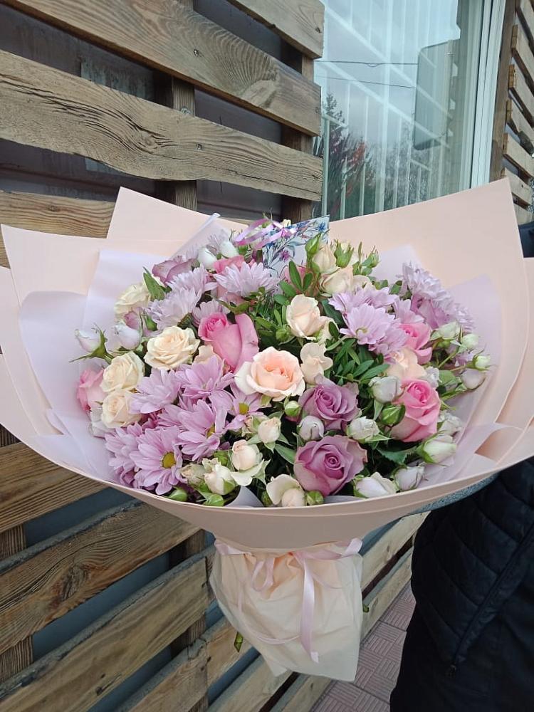 Букет цветов из: Розы и Хризантемы в Посёлок Комбината Стройматериалов-1