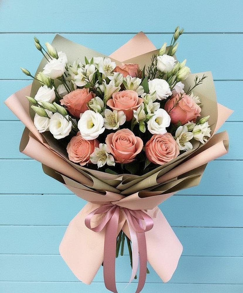 Букет цветов из: Розы, Альстромерии и Лизиантусы в Посёлок Комбината Стройматериалов-1