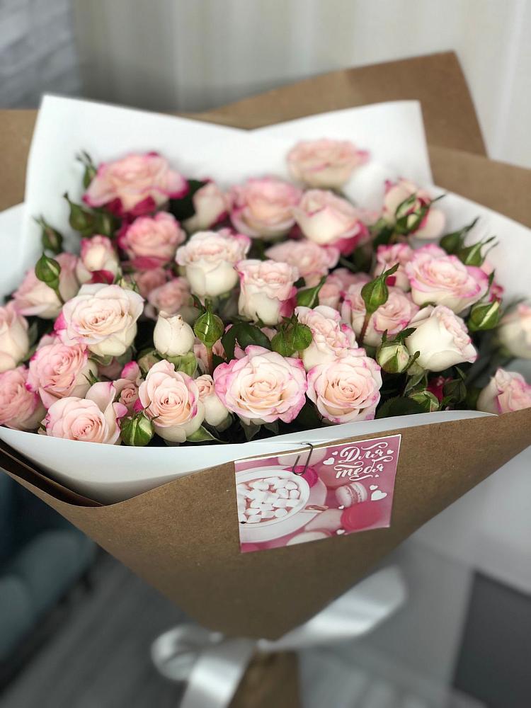 Букет цветов из: Розы в Посёлок Комбината Стройматериалов-1