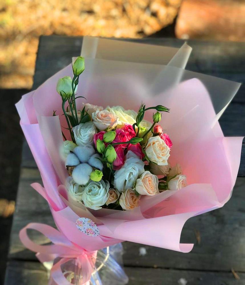 Букет цветов из: Розы и Лизиантусы в Посёлок Комбината Стройматериалов-1