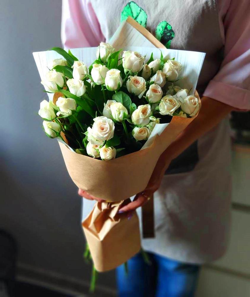 Букет цветов из: Розы в Посёлок Комбината Стройматериалов-1
