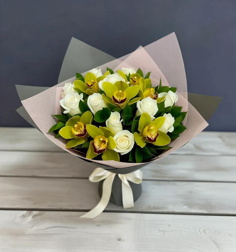 Букет цветов из: Орхидеи и Розы в Посёлок Комбината Стройматериалов-1