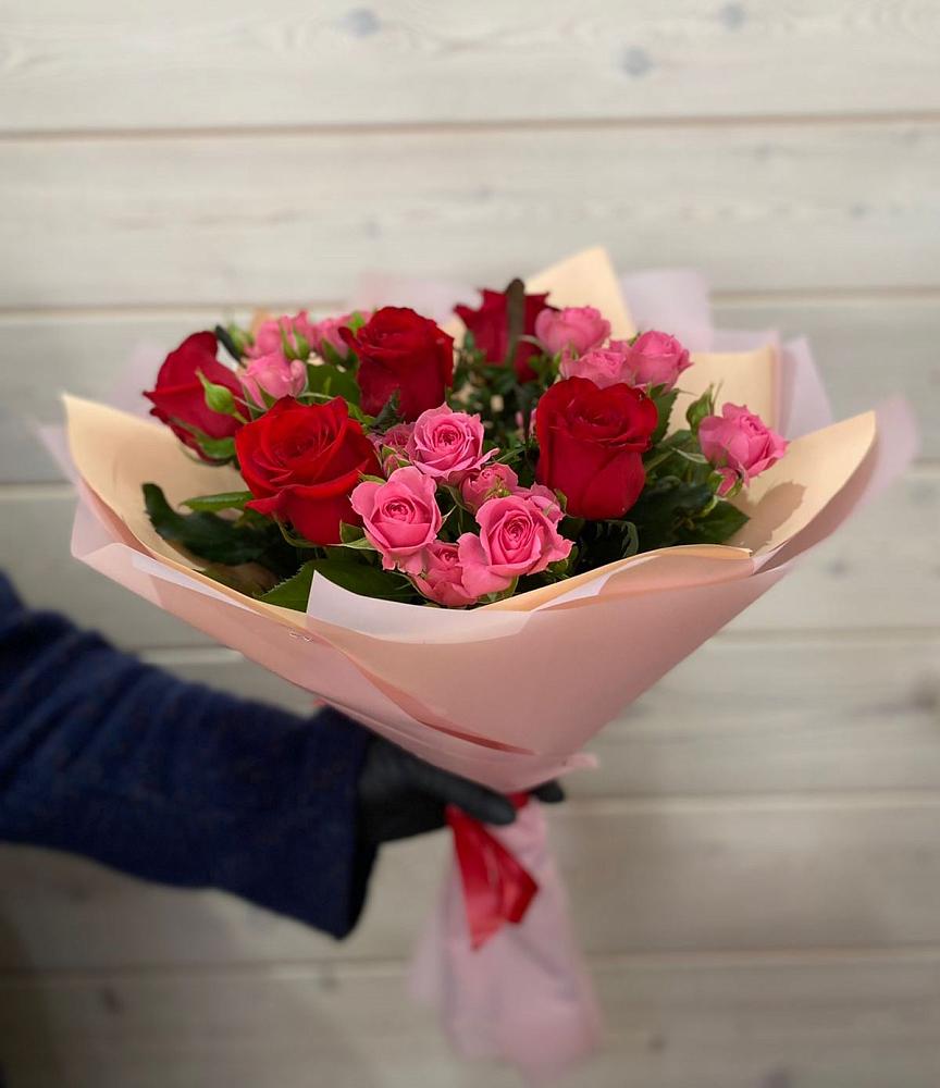 Букет цветов из: Розы в Посёлок Комбината Стройматериалов-1