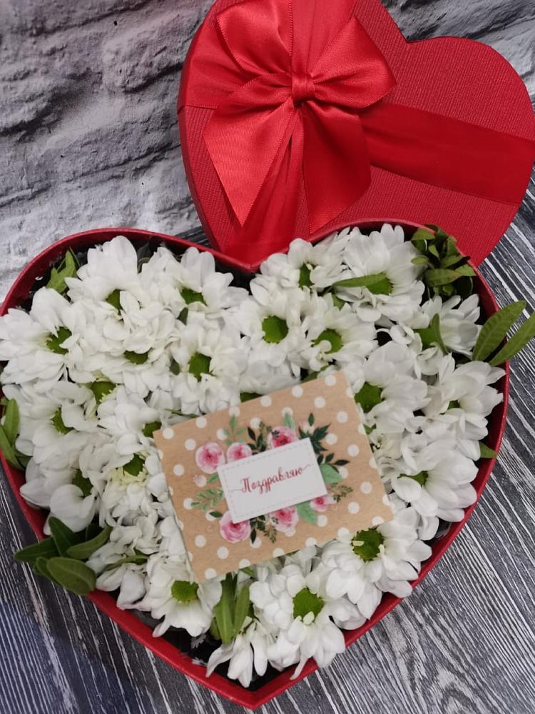 Цветочная композиция из Хризантемы в виде сердца в Посёлок Комбината Стройматериалов-1