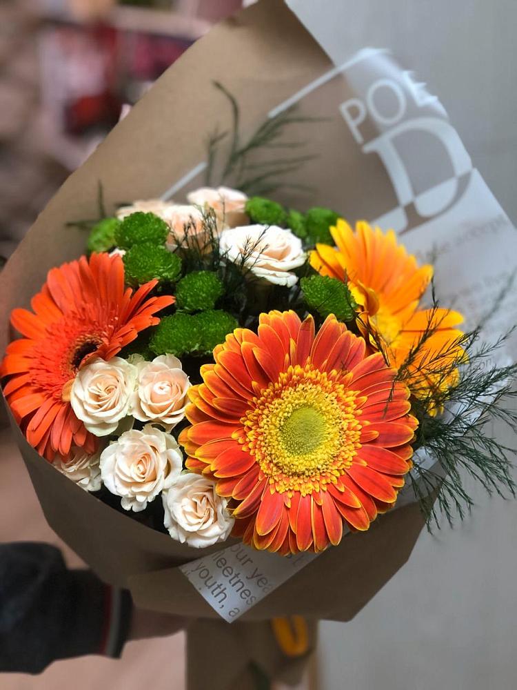 Букет цветов из: Герберы, Хризантемы и Розы в Посёлок Комбината Стройматериалов-1