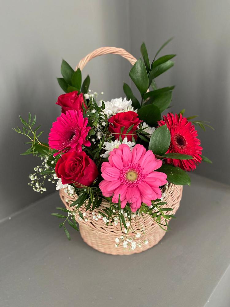 Цветочная композиция из Розы, Хризантемы и Герберы в корзине в Посёлок Комбината Стройматериалов-1