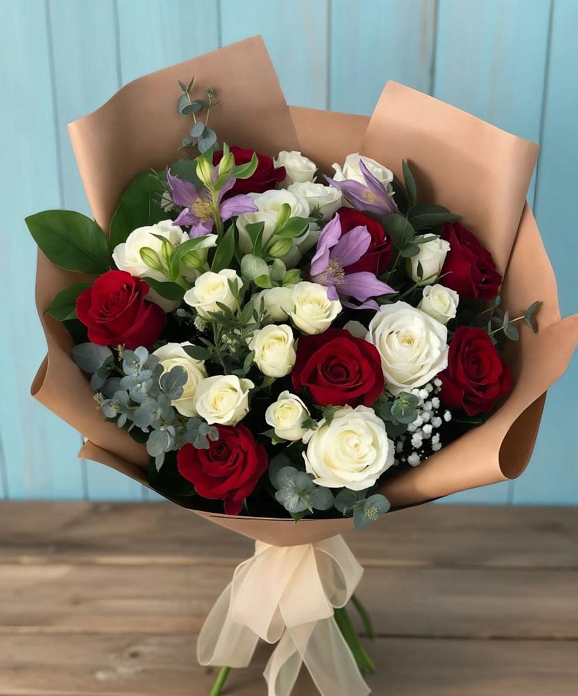 Букет цветов из: Розы и Альстромерии в Посёлок Комбината Стройматериалов-1