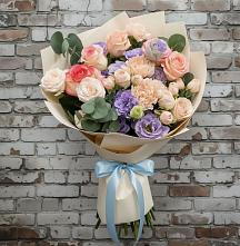 Букет цветов из:  Розы, Лизиантусы и Гвоздики в Посёлок Комбината Стройматериалов-1