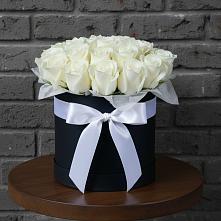 Цветочная композиция из Розы в шляпной коробке в Посёлок Комбината Стройматериалов-1