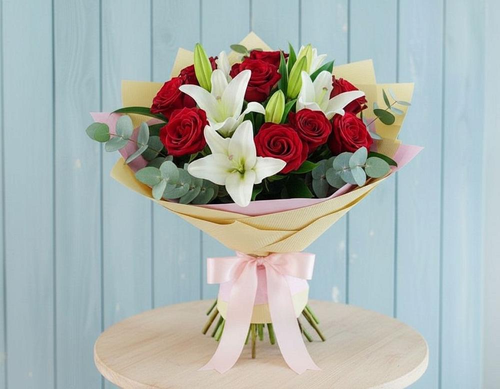 Букет цветов из: Лилии и Розы в Посёлок Комбината Стройматериалов-1